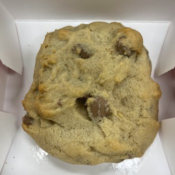 Crumbl - Redlands - Milk chocolate chip cookie - Bakeries Near Me - Redlands, California Crumbl - Redlands - Milk chocolate chip cookie - Bakeries Near Me - Redlands, California