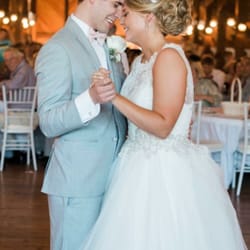 Bridal Elegance - First dance, dress side profile