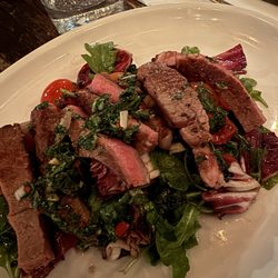 Gees Restaurant & Bar - Steak salad