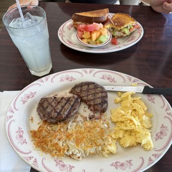 Henri's Cafe - Hamburger steak something like that - American Near Me - Oxnard, California