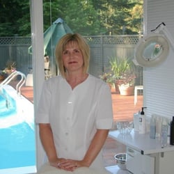 Riposante Esthetics Skin Care - Colleen at work.