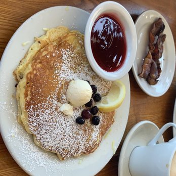 Jongewaard's Bake n Broil - Lemon blueberry pancakes - American Near Me - Long Beach, California