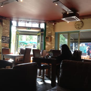 Kitchen & Pantry - Comfy leather lounges, big tables for spreading out the weekend newspaper and great place to do a bit of tapping time on laptop - Coffee & Tea Near Me - London, XGL