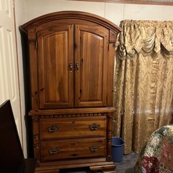 Beautiful bedroom set! Zicknacks has the greatest furniture. And Nick worked with us to get what we wanted. Good guy! 5 stars for sure!