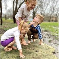 Rocky Mountain Preschool - Children looking at worms.
