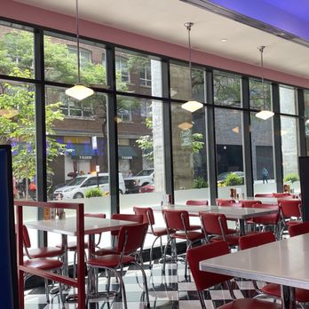 Ed Debevic's - Diner vibe - Breakfast & Brunch Near Me - Chicago, Illinois