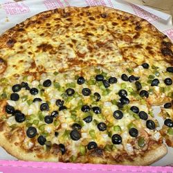Salvatore's Old Fashioned Pizzeria - This was a goooooood pizza, yum!