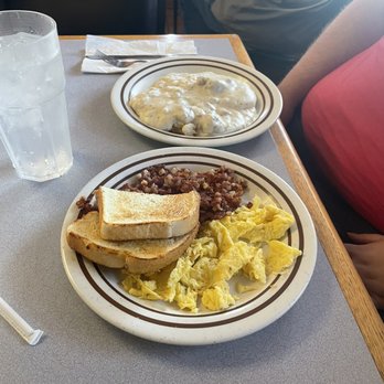 Hi-16 Cafe - Corn hash and a half order of biscuits and gravy - American Near Me - Newcastle, Wyoming
