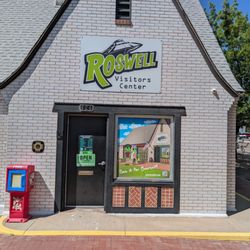 Roswell Visitors Center - Outside front, right across from town square