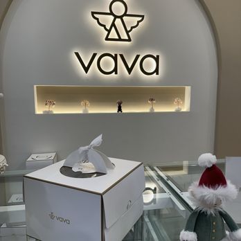 Vava Designer Cakes - Desserts Near Me - Toronto, Ontario