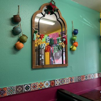 Tacos Y Mariscos El Unico - Wall decor - Tacos Near Me - Gallatin, Tennessee Tacos Y Mariscos El Unico - Wall decor - Tacos Near Me - Gallatin, Tennessee