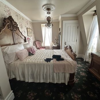 Tea At 202 - Tea at 202 upstairs bedroom. - Tea Rooms Near Me - Oakdale, California Tea At 202 - Tea at 202 upstairs bedroom. - Tea Rooms Near Me - Oakdale, California