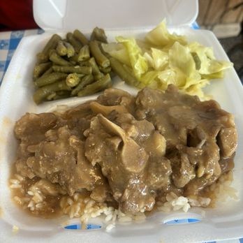 Mama's Oven - Oxtails with rice, green beans and cabbage - Soul Food Near Me - Houston, Texas Mama's Oven - Oxtails with rice, green beans and cabbage - Soul Food Near Me - Houston, Texas