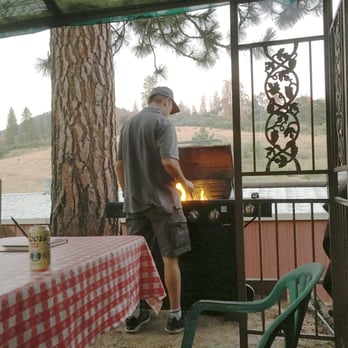 The Apple Place - BBQ- Outdoor dining area - Bed & Breakfast Near Me - Miramonte, California The Apple Place - BBQ- Outdoor dining area - Bed & Breakfast Near Me - Miramonte, California