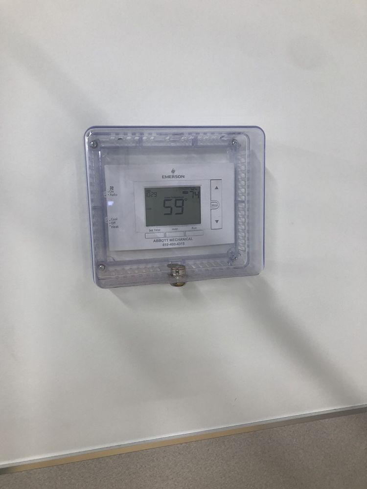 CLEAN LAUNDRY Updated May 2024 5145 Glendale Ave, Toledo, Ohio