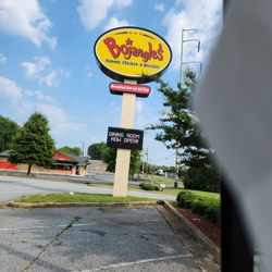 Bojangles - I love Bojangles. Great service. Polite and helpful staff. Great food! Will definitely eat here again.