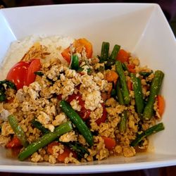 Spice I Am - $10 lunch special: basil chicken.