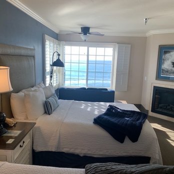 Sand Pebbles Inn - Lovely Ocean View room with sitting area and fireplace - Hotels Near Me - Cambria, California Sand Pebbles Inn - Lovely Ocean View room with sitting area and fireplace - Hotels Near Me - Cambria, California