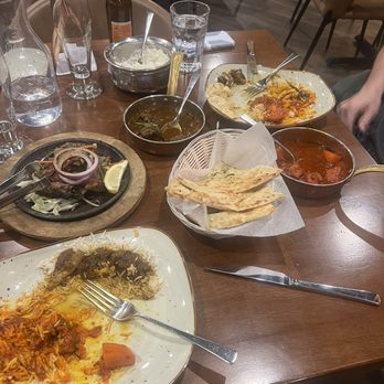 Mantra cafe - ROSEMARY GARLIC NAAN VINDALOO CHICKEN (GF/DF) VILLAGE CURRY GOAT LAMB SEEKH KABAB - Indian Near Me - Denver, Colorado