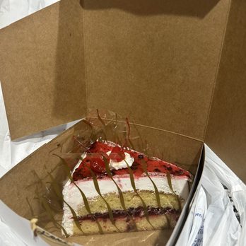La Ideal Bakery - Strawberry Dessert - Bakeries Near Me - Greenacres, Florida La Ideal Bakery - Strawberry Dessert - Bakeries Near Me - Greenacres, Florida
