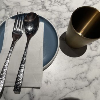 Som Tum Jinda - Table set - Thai Near Me - Toronto, Ontario