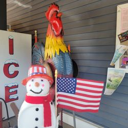 Yaya's Market and Deli - Snowman was here