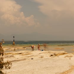 Lido Sirmione - Is not sand it's a rock