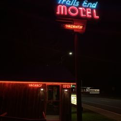 Trail's End Motel