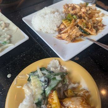 Thai Chili Bistro - Curry chicken and stir fry chicken lunch specials - Thai Near Me - Rifle, Colorado Thai Chili Bistro - Curry chicken and stir fry chicken lunch specials - Thai Near Me - Rifle, Colorado
