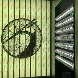 Phoenix Pot - Interior lobby
