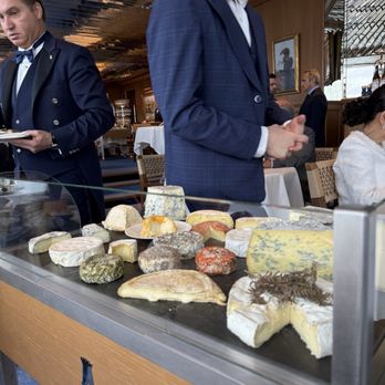 Tour d'Argent - Le chariot de fromages - French Near Me - Paris, 75