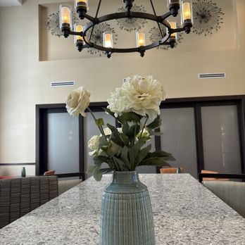 Hampton Inn & Suites Niles/Warren - Breakfast area - Hotels Near Me - Niles, Ohio Hampton Inn & Suites Niles/Warren - Breakfast area - Hotels Near Me - Niles, Ohio