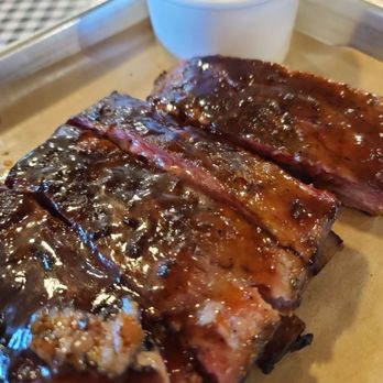 SLAB BBQ & Beer - St Louis ribs, half pound, and mac n cheese - Barbeque Near Me - Austin, Texas