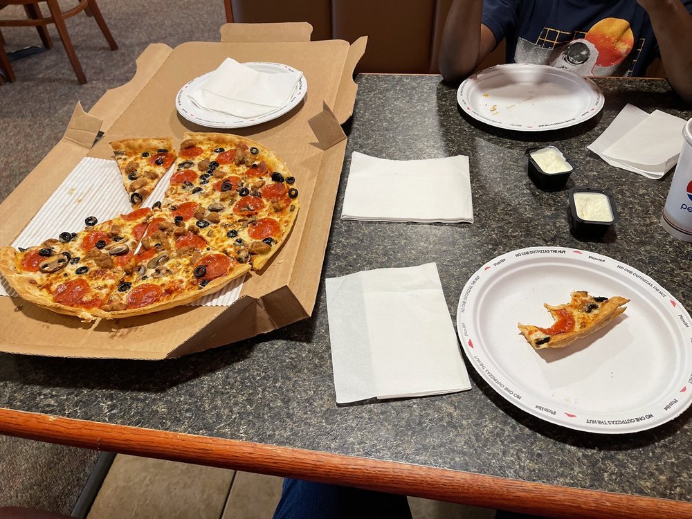 PIZZA HUT Updated September 2024 17 Photos & 68 Reviews 58012 29