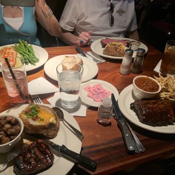 Charleston's - American Near Me - Mesa, Arizona