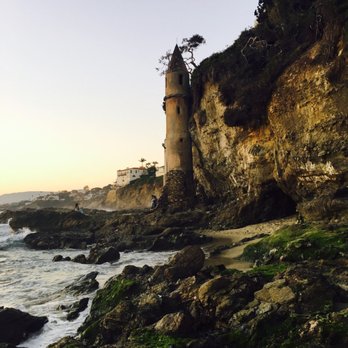 Victoria Beach - The tower is hidden behind the rocks - Beaches Near Me - Laguna Beach, California