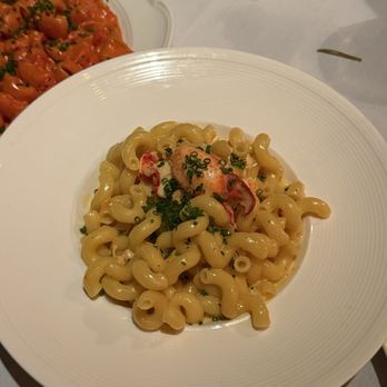 Drake's - Lobster Mac & Cheese - New American Near Me - Dallas, Texas Drake's - Lobster Mac & Cheese - New American Near Me - Dallas, Texas