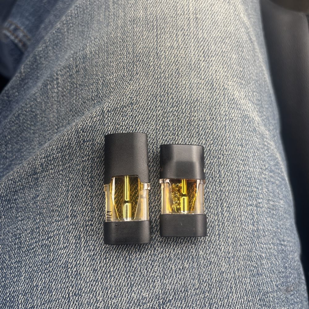 Buffalo Dreams - On the left is a normal pod that I purchased and on the right is a 'brand new' half gram pods. It looks like someone had already smoked it. - Cannabis Dispensaries Near Me - Buffalo, New York