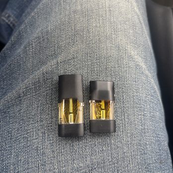 Buffalo Dreams - On the left is a normal pod that I purchased and on the right is a 'brand new' half gram pods. It looks like someone had already smoked it. - Cannabis Dispensaries Near Me - Buffalo, New York