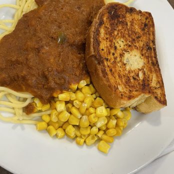 Zippy's Makiki - Spaghetti with Garlic Bread - Diners Near Me - Honolulu, Hawaii Zippy's Makiki - Spaghetti with Garlic Bread - Diners Near Me - Honolulu, Hawaii