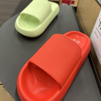 DSW Designer Shoe Warehouse - Sandals - Shoe Stores Near Me - Scottsdale, Arizona