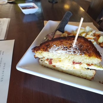 Feed Cafe - Monte Cristo, strawberry sriracha on the side (the strawberry sriracha is not too hot, well balanced - sweet with mild sriracha aftertaste) - Breakfast & Brunch Near Me - Bozeman, Montana
