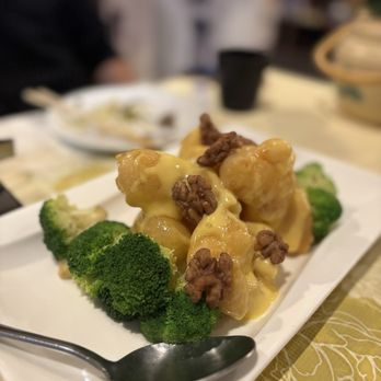 Ye's Asian Bistro - Honey walnut shrimp - Vietnamese Near Me - Warren, New Jersey Ye's Asian Bistro - Honey walnut shrimp - Vietnamese Near Me - Warren, New Jersey