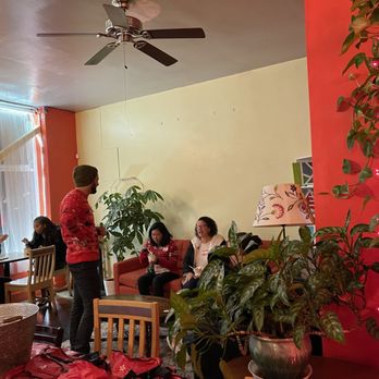 MyGoodness - Interior of My Goodness in Cafe Lakeview  in Oakland. - Ice Cream & Frozen Yogurt Near Me - Oakland, California