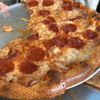 New York Style Pizzeria - Pepperoni! Yum! - Pizza Near Me - Collierville, Tennessee New York Style Pizzeria - Pepperoni! Yum! - Pizza Near Me - Collierville, Tennessee