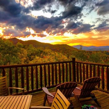 Summit Cabin Rentals - Vacation Rentals Near Me - Sevierville, Tennessee