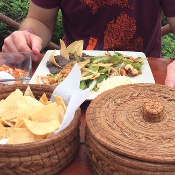 19.5 Km Restaurant - Chicken fajitas not so great, but the outdoor table was great! - Seafood Near Me - Cancún, ROO