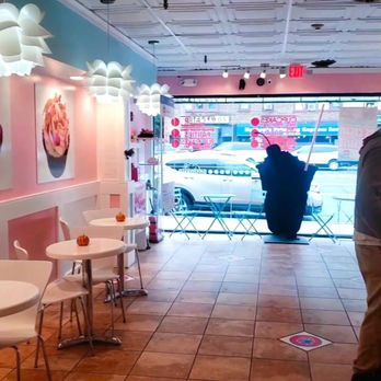 Smallcakes - Scarsdale - the inside of a restaurant - Cupcakes Near Me - Scarsdale, New York Smallcakes - Scarsdale - the inside of a restaurant - Cupcakes Near Me - Scarsdale, New York