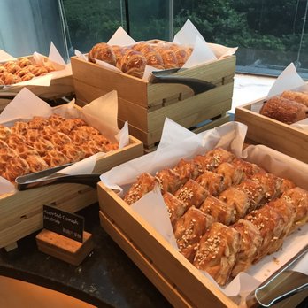 九龍海逸君綽酒店 - Breakfast buffet pastries - Hotels Near Me - Hong Kong, HK 九龍海逸君綽酒店 - Breakfast buffet pastries - Hotels Near Me - Hong Kong, HK
