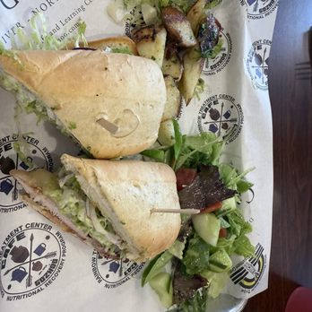 Cafe Gozhoo - Chicken Sandwich - Dry Guy - Restaurants Near Me - Whiteriver, Arizona